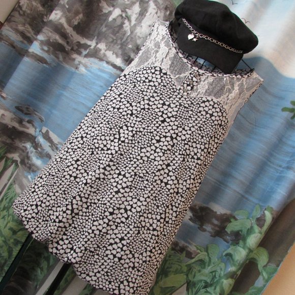 Sleeveless Shell Tank - Picture 2 of 6